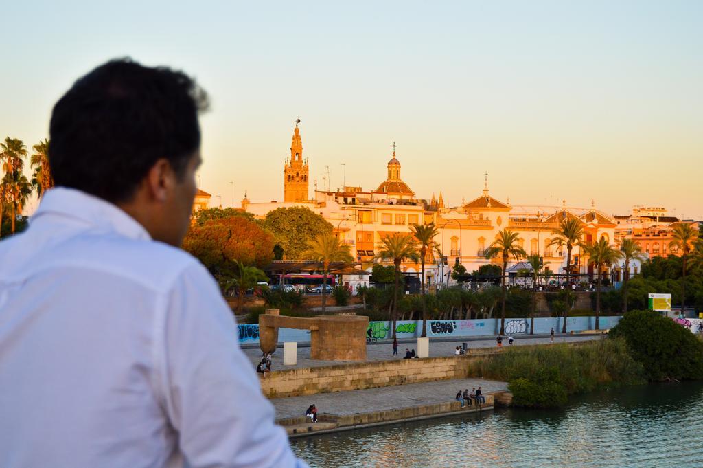 The Zentral Arenal Suites Seville Exterior photo